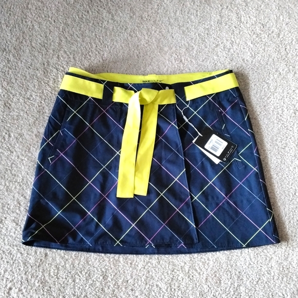 Nike Dresses & Skirts - Nike Convertible / Reversible Skirt with Shorts - size 10 - Like New